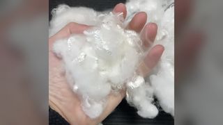 Fibra catiônica 1.56D*51mm de alta solidez da cor brilho macio e brilhante para fiação e mistura de têxteis