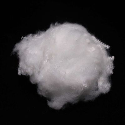 Bom preço. Fibra resistente a chamas de cor personalizada de 64 mm Fibras de grapa de poliéster para preenchimento on-line