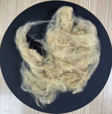 Bom preço. Fibra de grapa de poliéster reciclado 4.5D 64mm Beige Baixo alongamento on-line