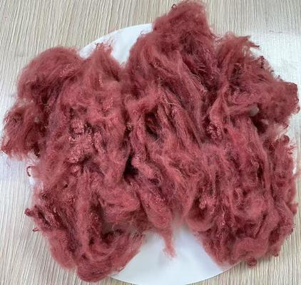 Bom preço. Fibra de poliéster reciclada 1.5D 38mm Dope tingido de vermelho on-line