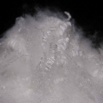 Bom preço. Fibras de poliéster branco de graxa 51 mm A Grade Microfibra ecológica para preenchimento de travesseiros on-line